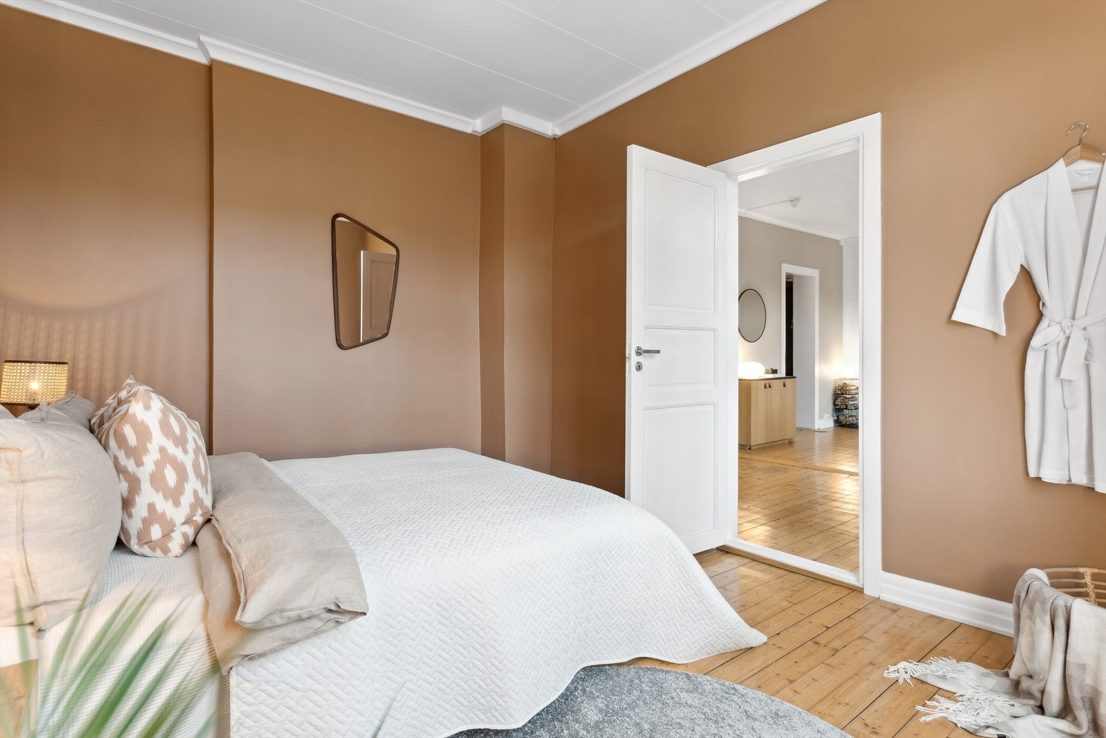 Soverommet er malt i nyere tid i en moderne og lekker fargenyanse som gjør rommet godt å være i. Galleribilde