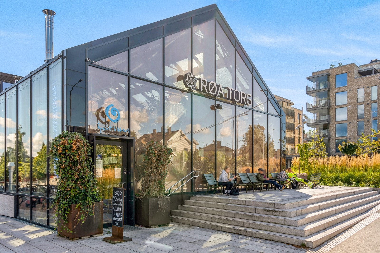 Ca. 10 min gange til Røa Torg med et bredt servicetilbud Galleribilde