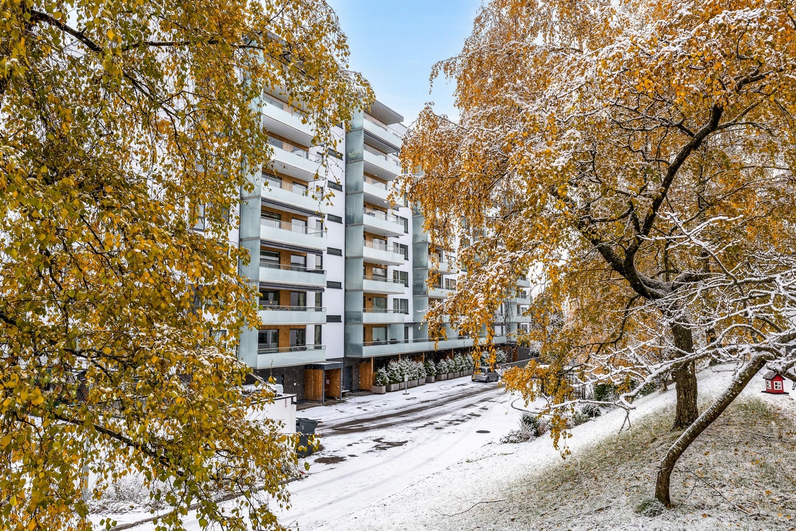 Tilbaketrukket beliggenhet med kort vei til et bredt servicetilbud Galleribilde