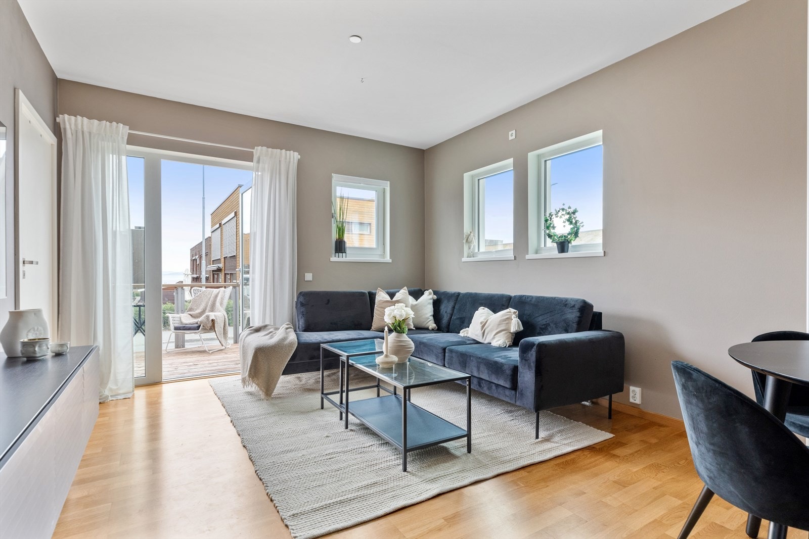 Heimdal Eiendomsmegling v/ Marius Kvalvik har gleden av å presentere Huldervegen 30 - en lekker 2-roms hjørneleilighet fra 2016. Galleribilde