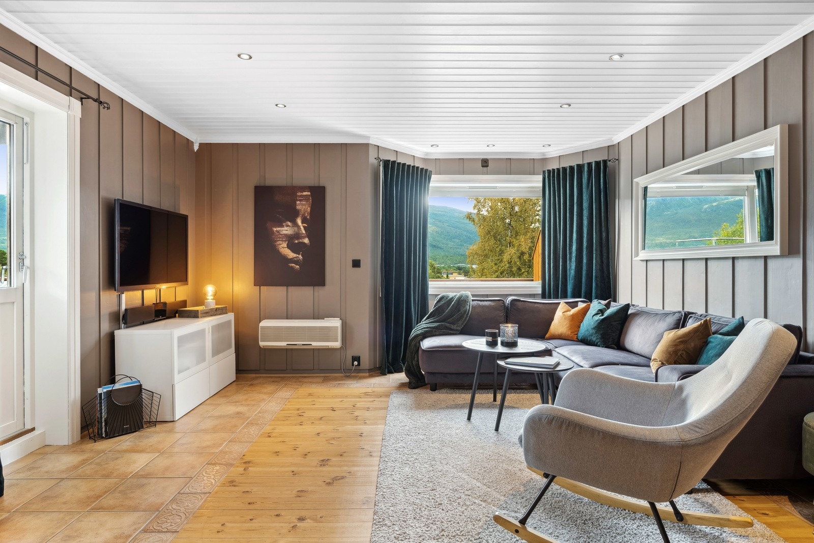 God plass til stor sofagruppe. Galleribilde