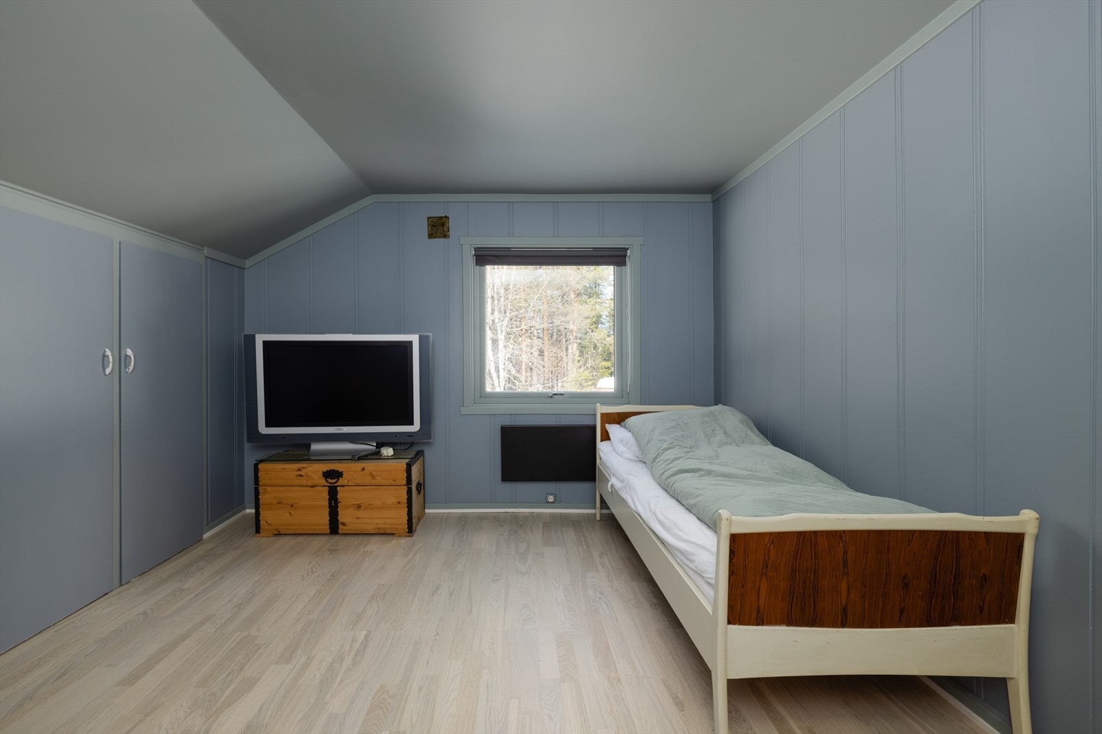 Alle soverommene er romslige, og med god plass til soveromsmøbler. Galleribilde