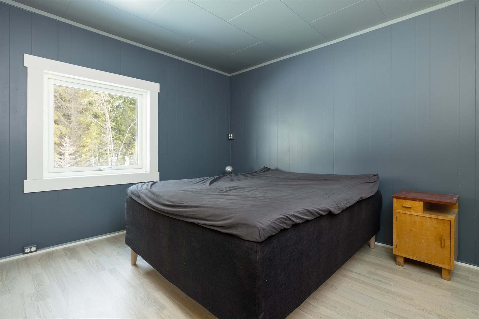 Boligen har til sammen fire soverom, et i 1.etasje og tre i 2.etasje. Galleribilde