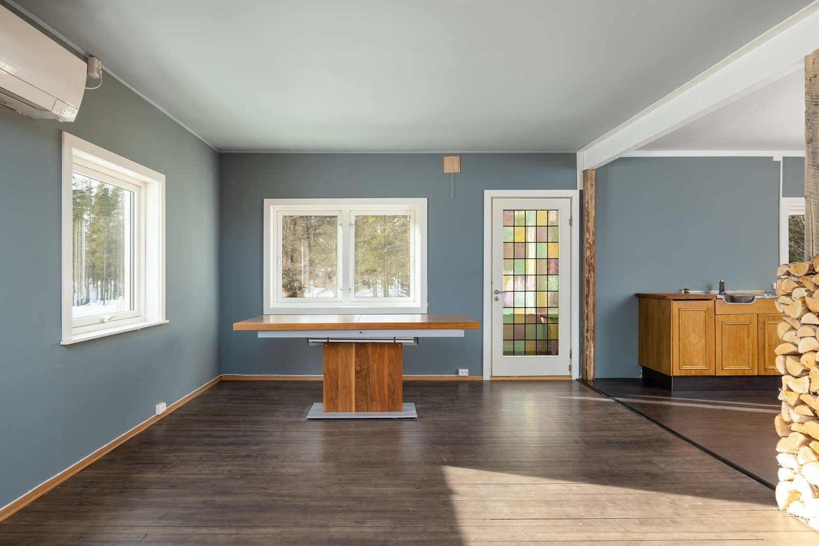 Plass til spisestue i tilknytning til kjøkkenet. Galleribilde