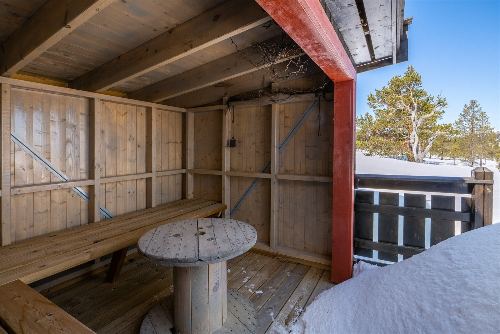 Overbygget uteplass på terrassen. Galleribilde