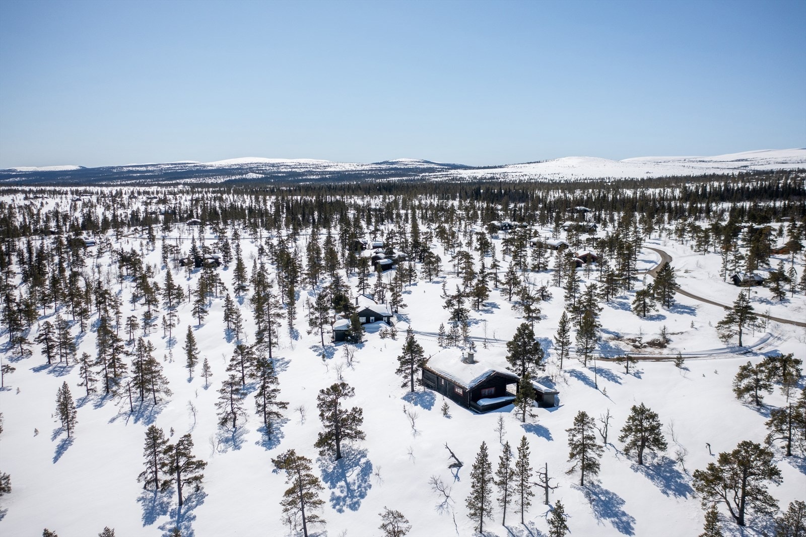 Hytta ligger i et stille og rolig hyttefelt. Galleribilde