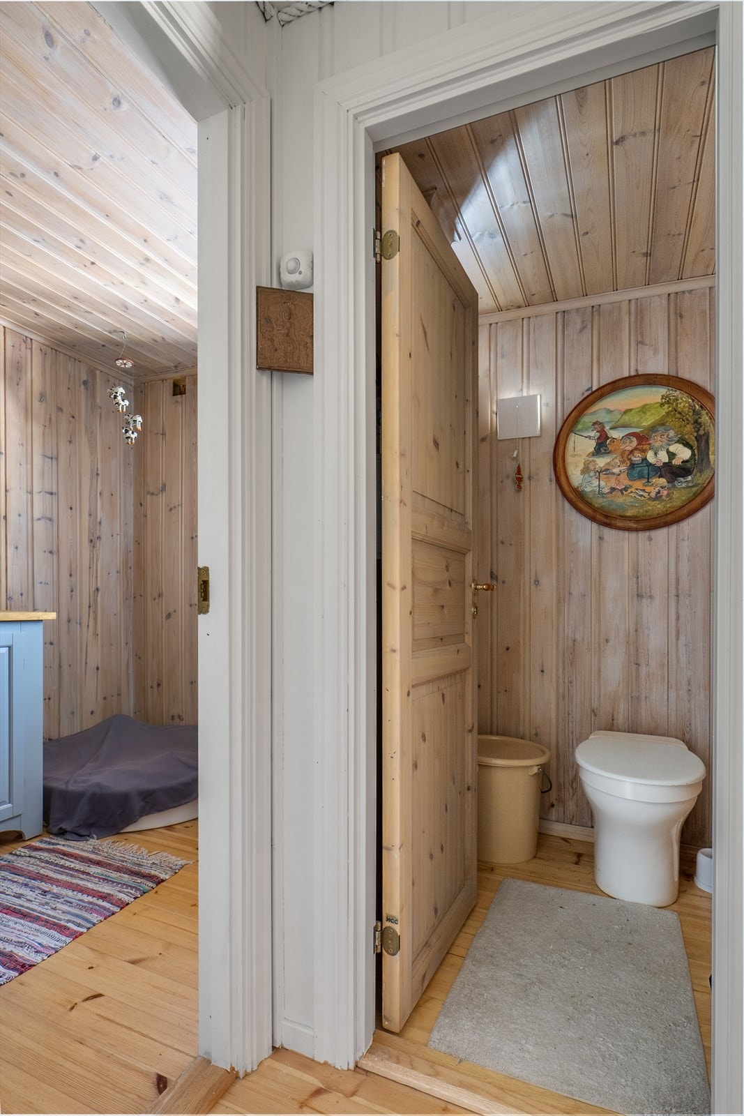 Toalettrom med biodo. Galleribilde