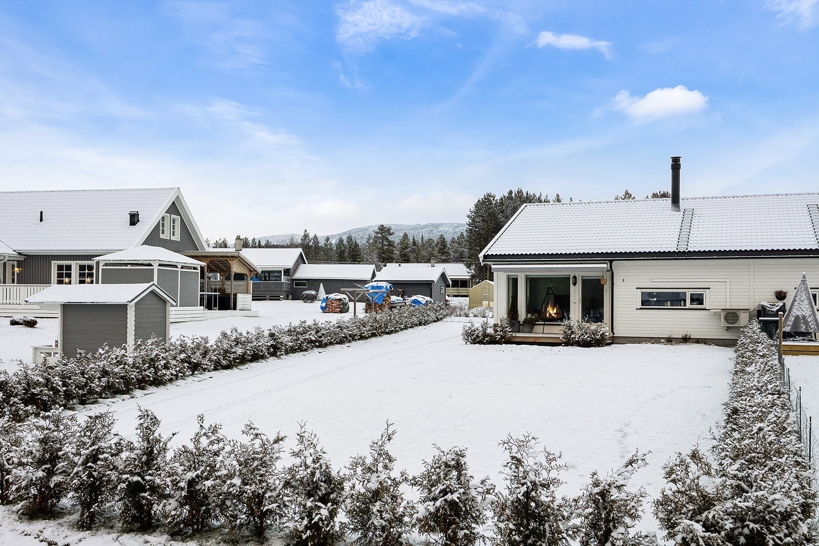 Terrasseplatting med egen hagedel. Galleribilde