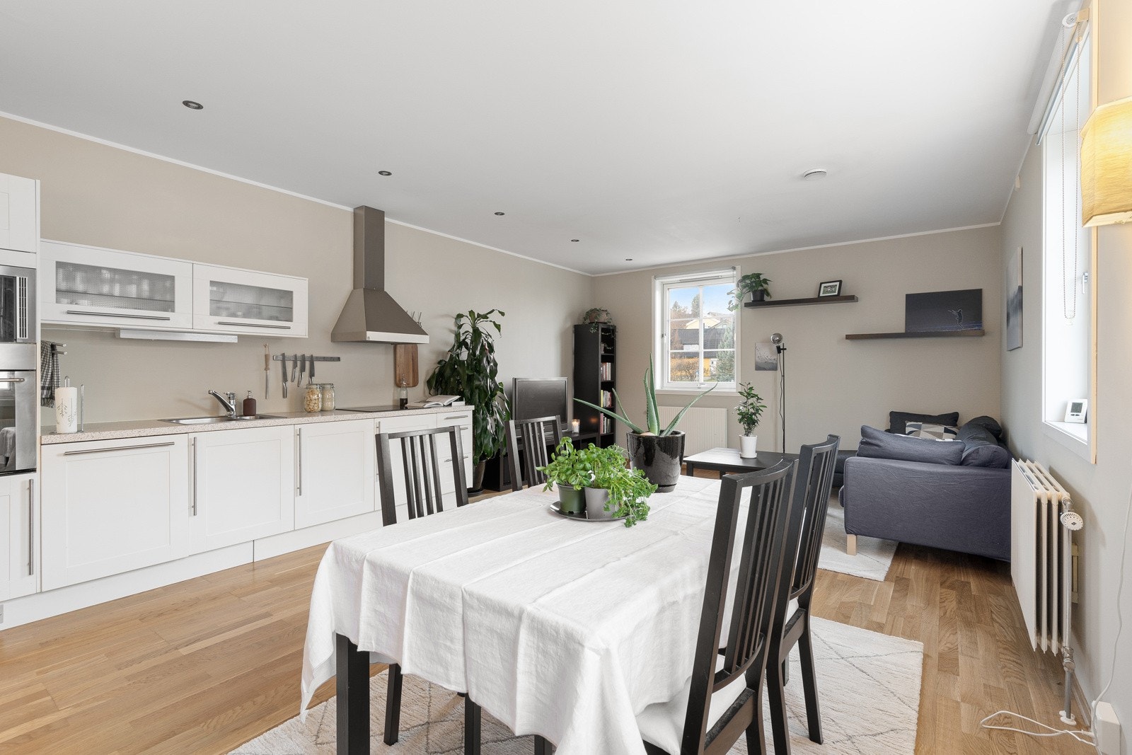 Det er god plass til spisegruppe. Galleribilde