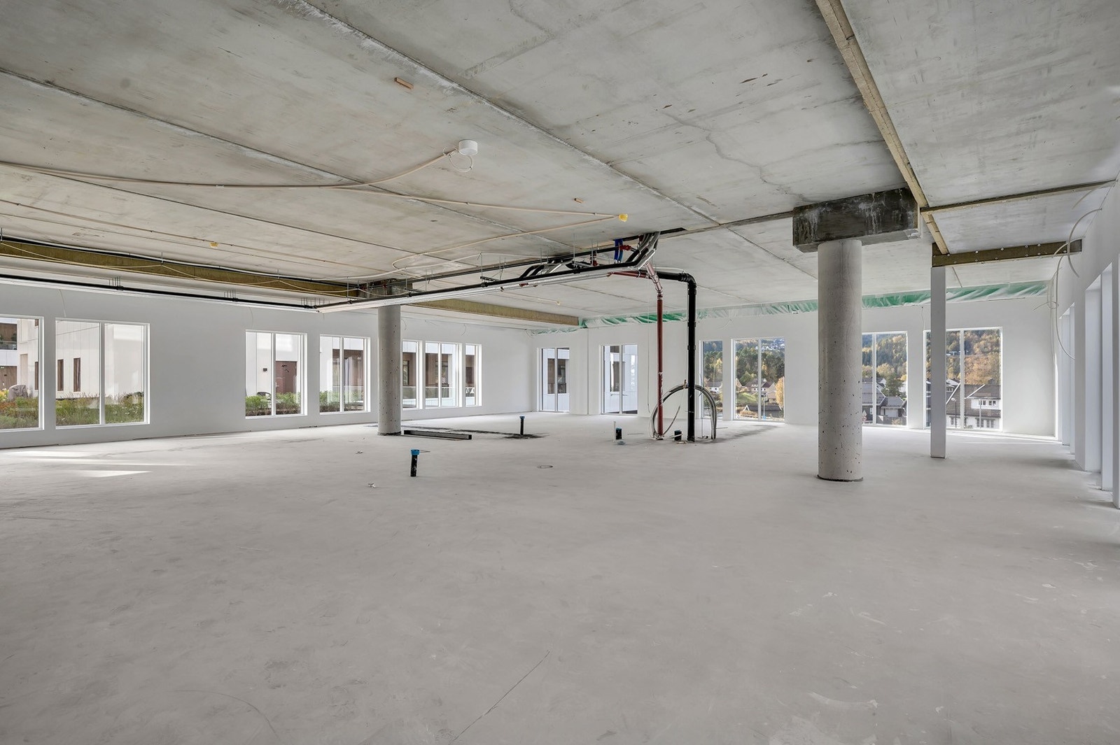 Her er det muligheter for cellekontorer, kontorlandskap, gruppekontorer, eller ulike kombinasjoner. Galleribilde