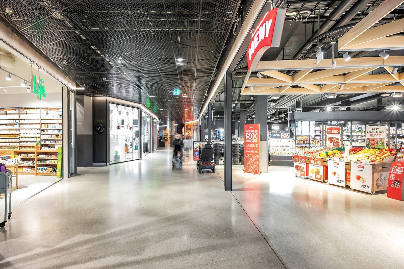 Butikker i første etasje Galleribilde
