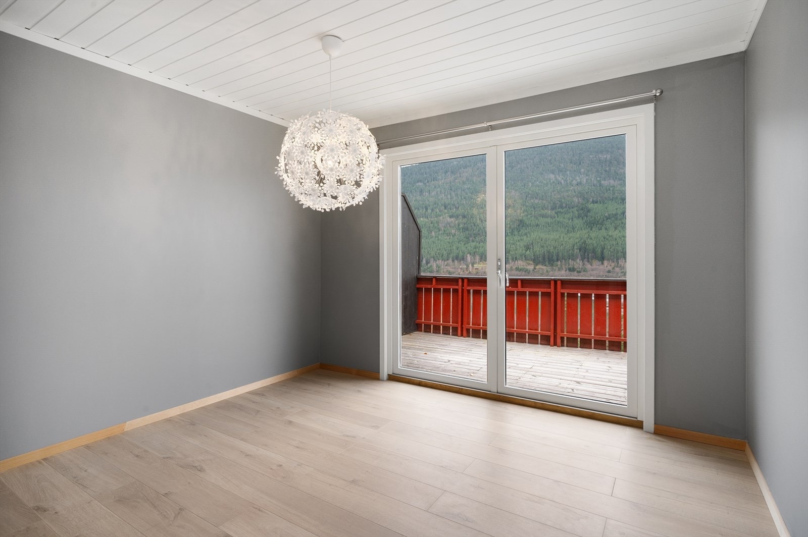 Boligen inneholder i alt 2 romslige soverom som kan innredes med senger i ulike størrelser ut ifra eget behov. Galleribilde