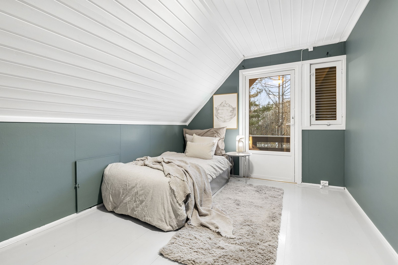 Soverom med utgang til balkong. Galleribilde