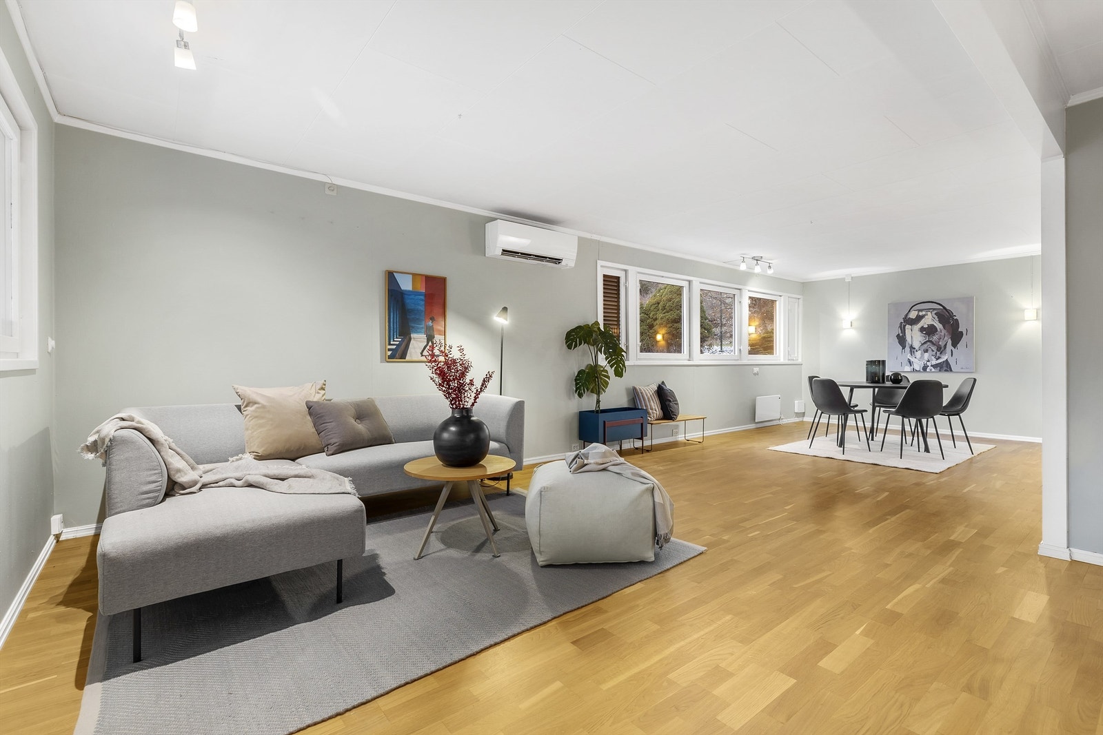 Det er installert luft til luft varmepumpe i stuen. Galleribilde