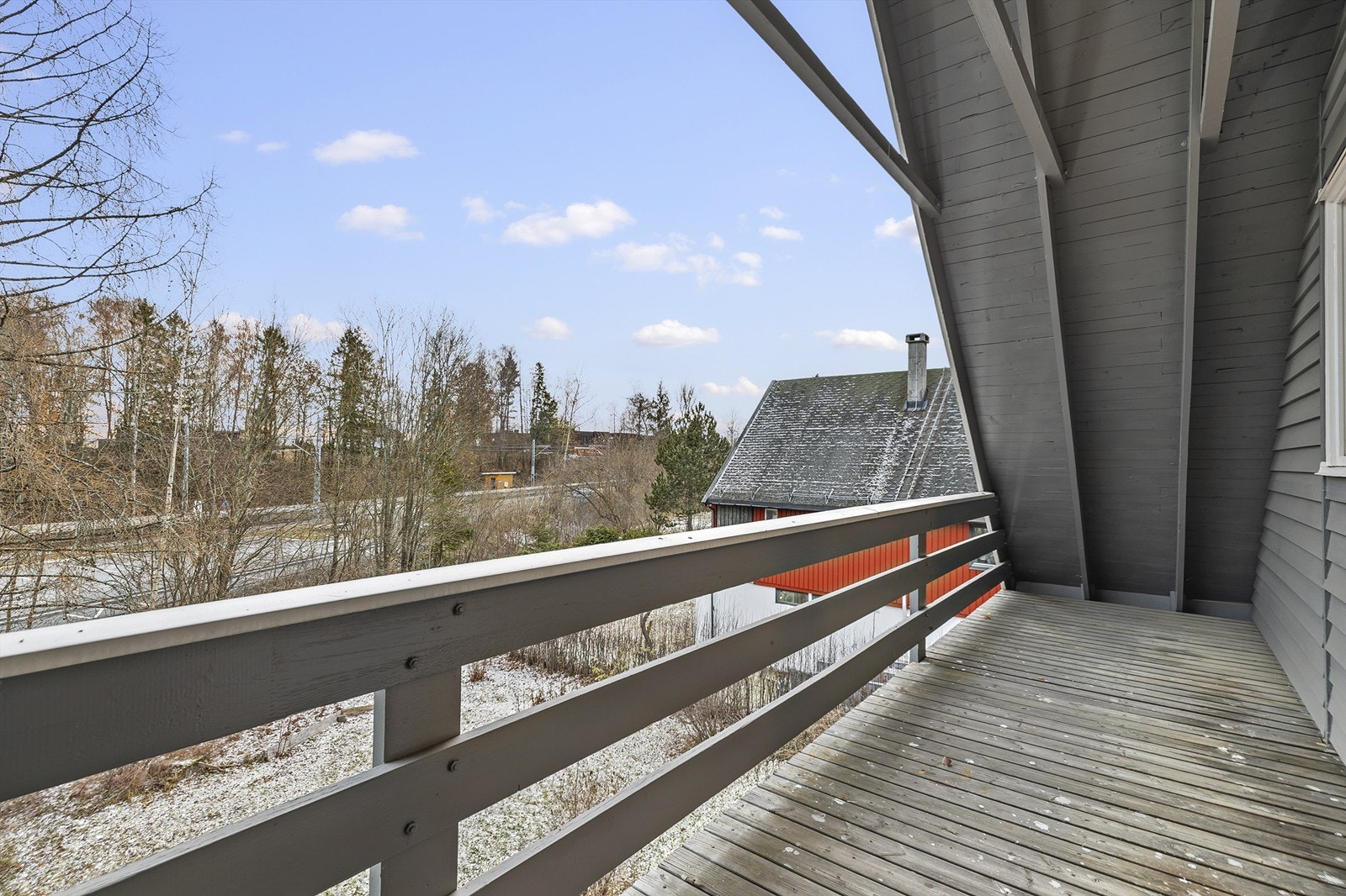 Balkong som vender ut mot hagen. Galleribilde