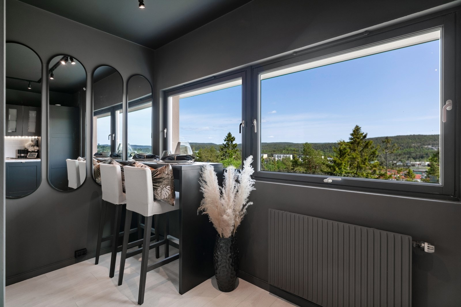 Her kan frokosten spises mens utsikten nytes. Galleribilde