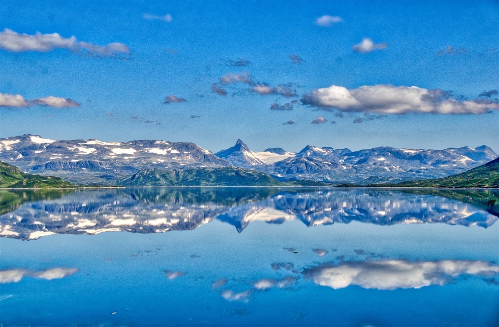 Fantastisk utsikt utover tyinvannet Galleribilde