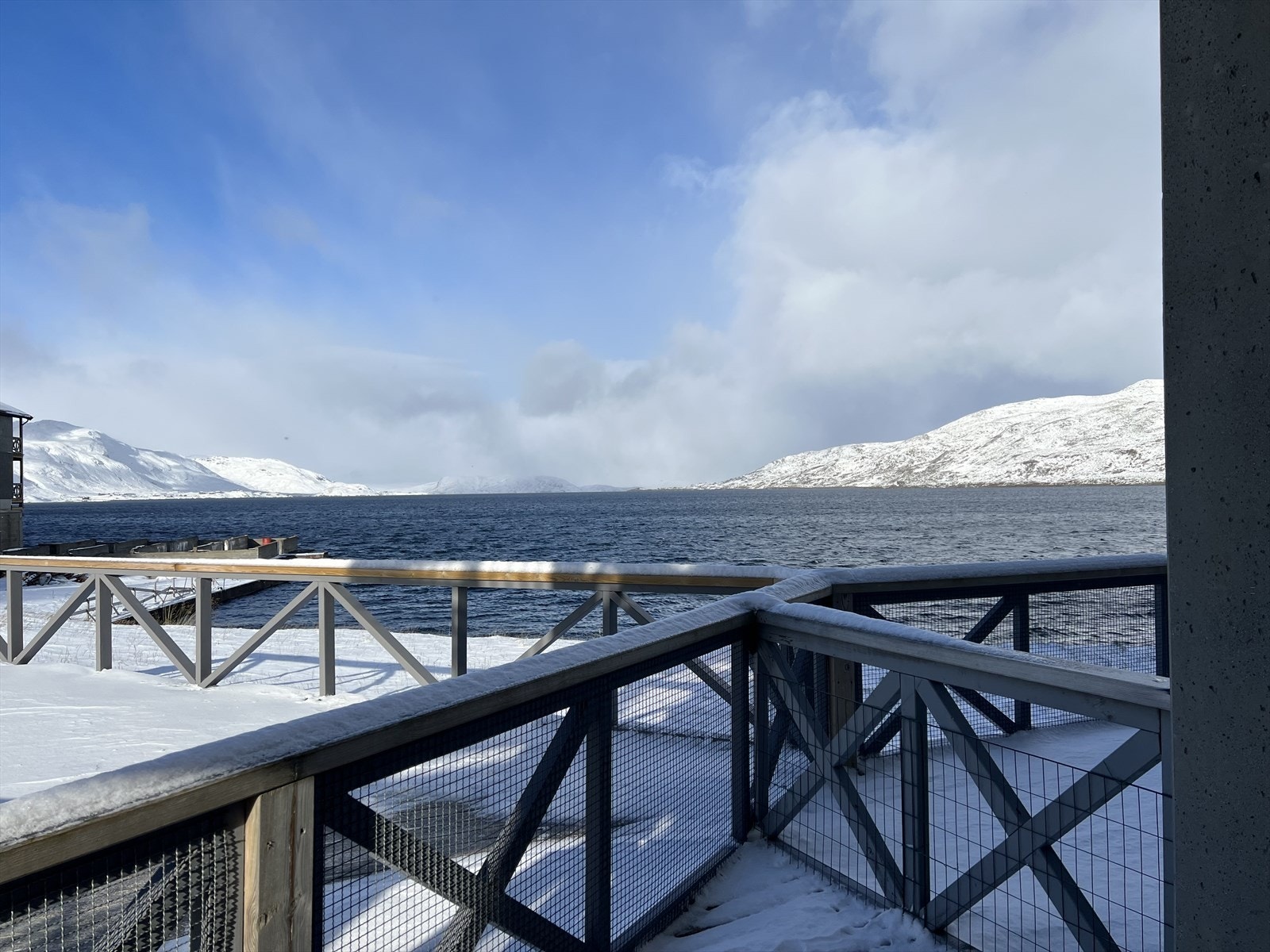Utgang fra stue til terrasse med nydelig utsikt! Galleribilde