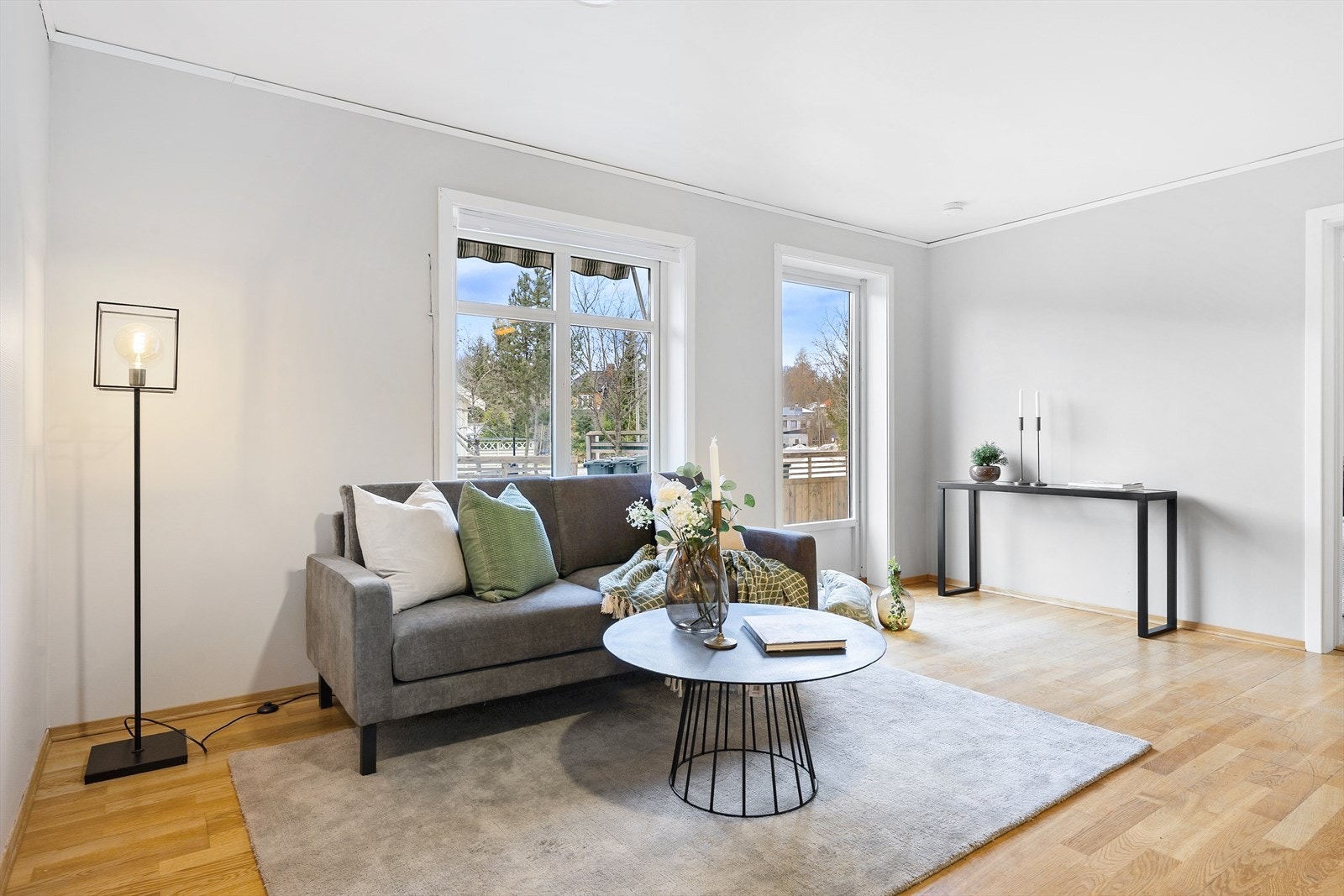 Koselig stue med utgang til platting. Galleribilde