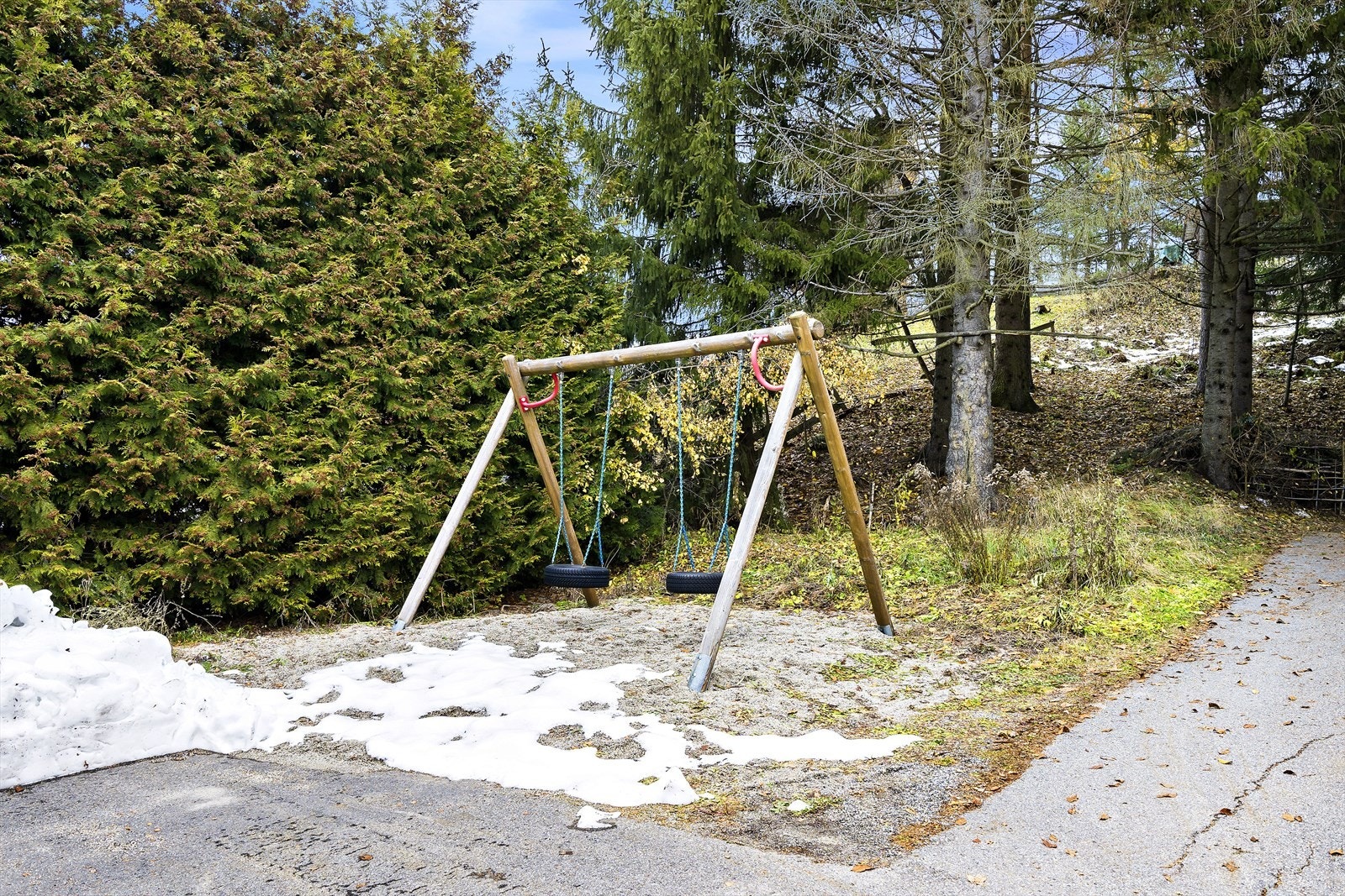 Fellesarealene har et flott huskestativ, der barna kan huske og kose seg. Galleribilde