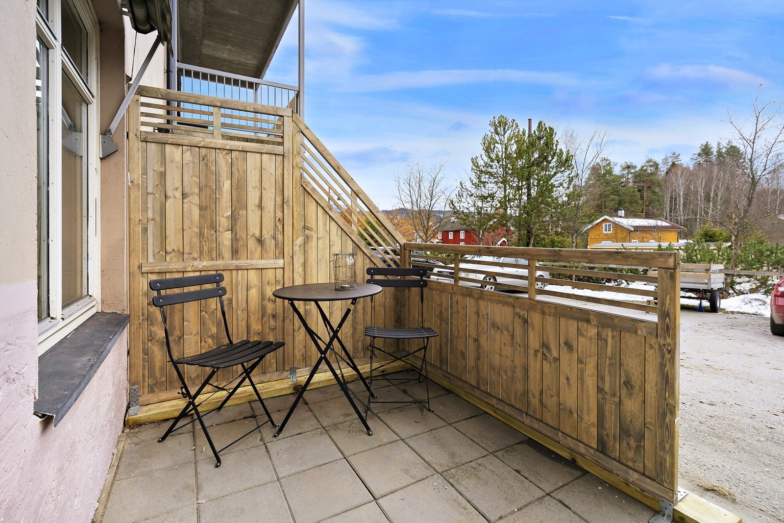 Her kan man sitte å nyte morgenkaffen. Galleribilde