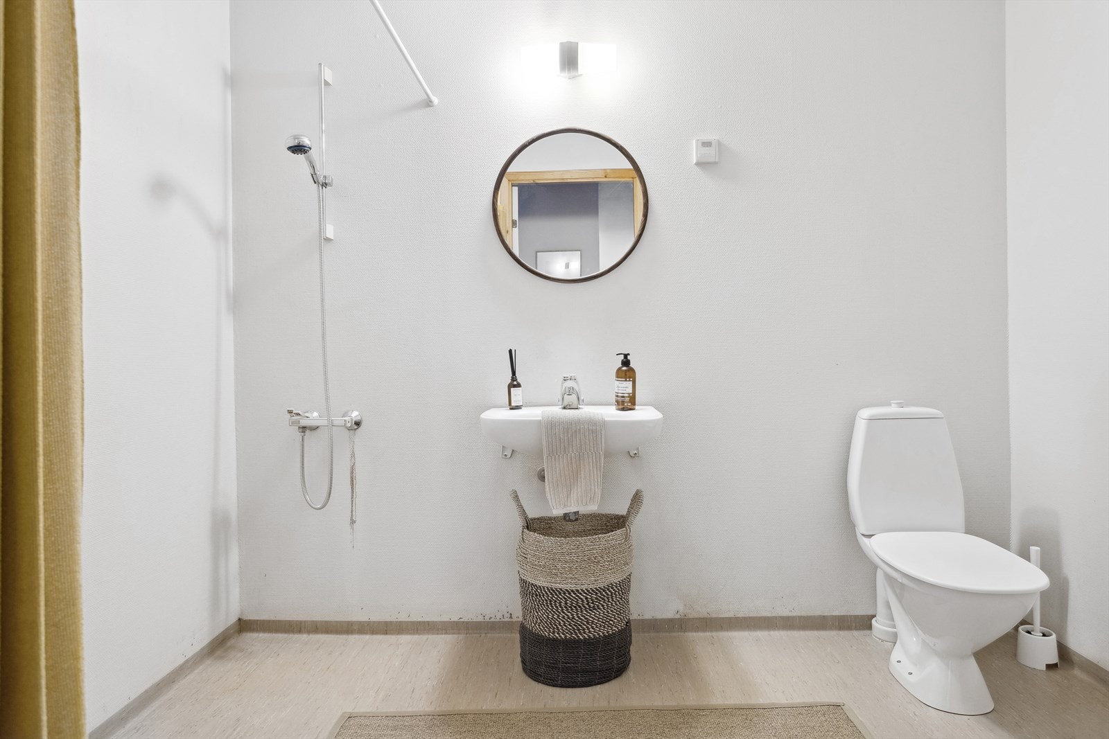 Badet må påregnes oppgraderinger da tettesjikt vurderes til å ha passert normalt forventet levetid. Galleribilde
