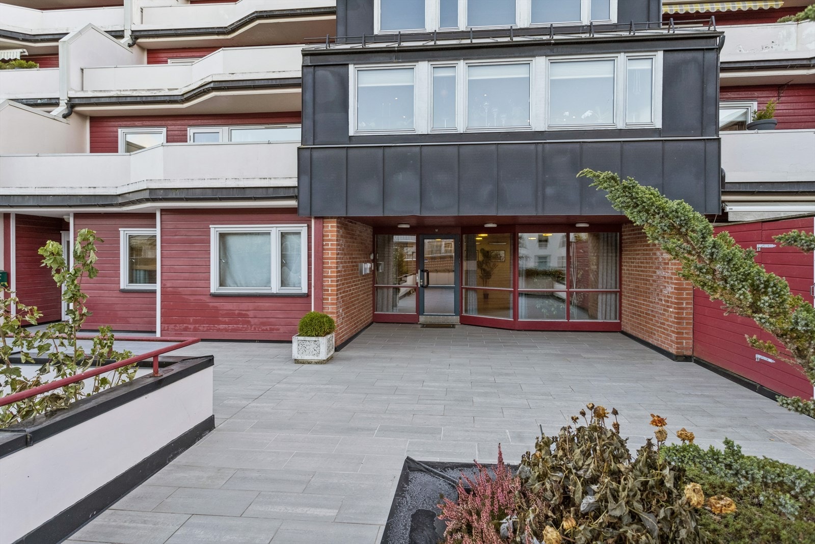 Inngangsparti. Galleribilde
