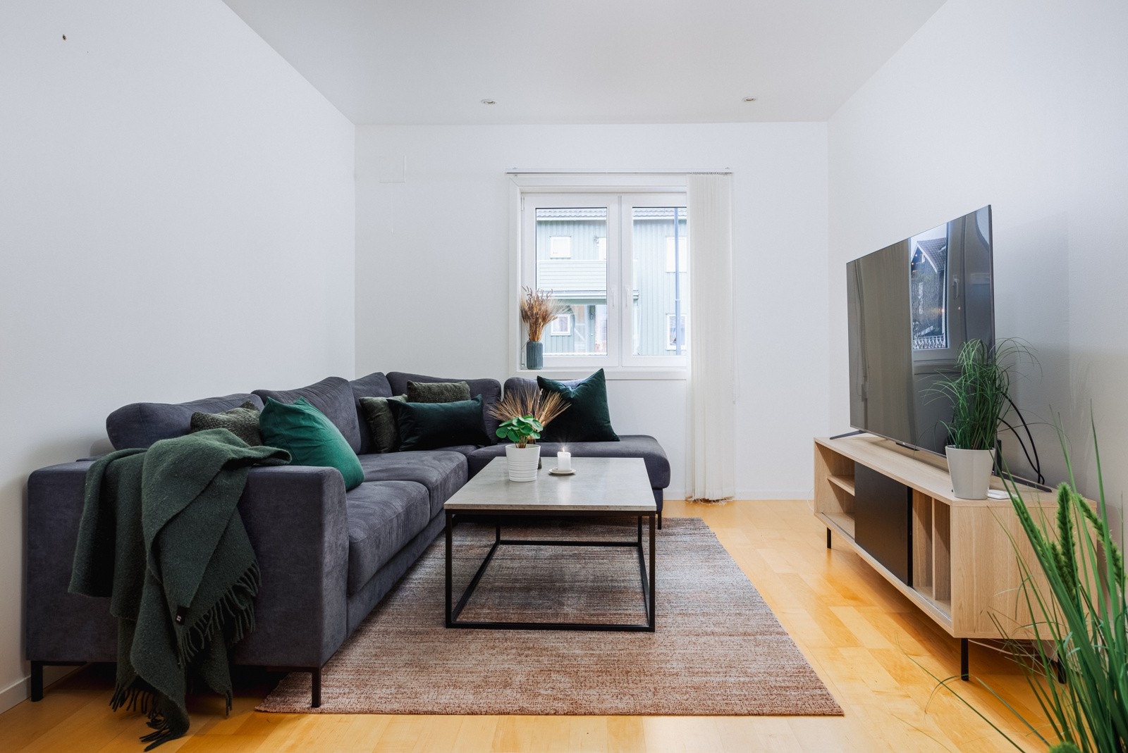 Fin stue med god plass til møblement. Galleribilde