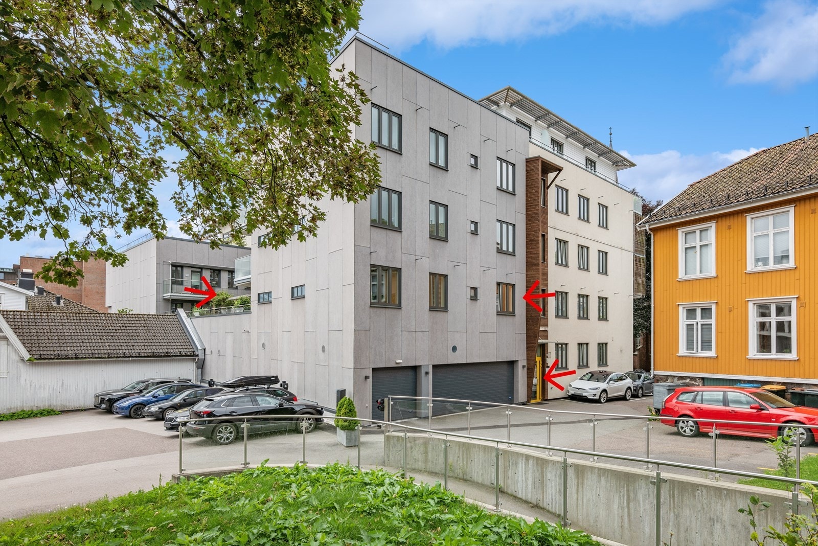 Leiligheten ligger lett tilgjengelig fra nærmeste hovedinngang med heis. Galleribilde