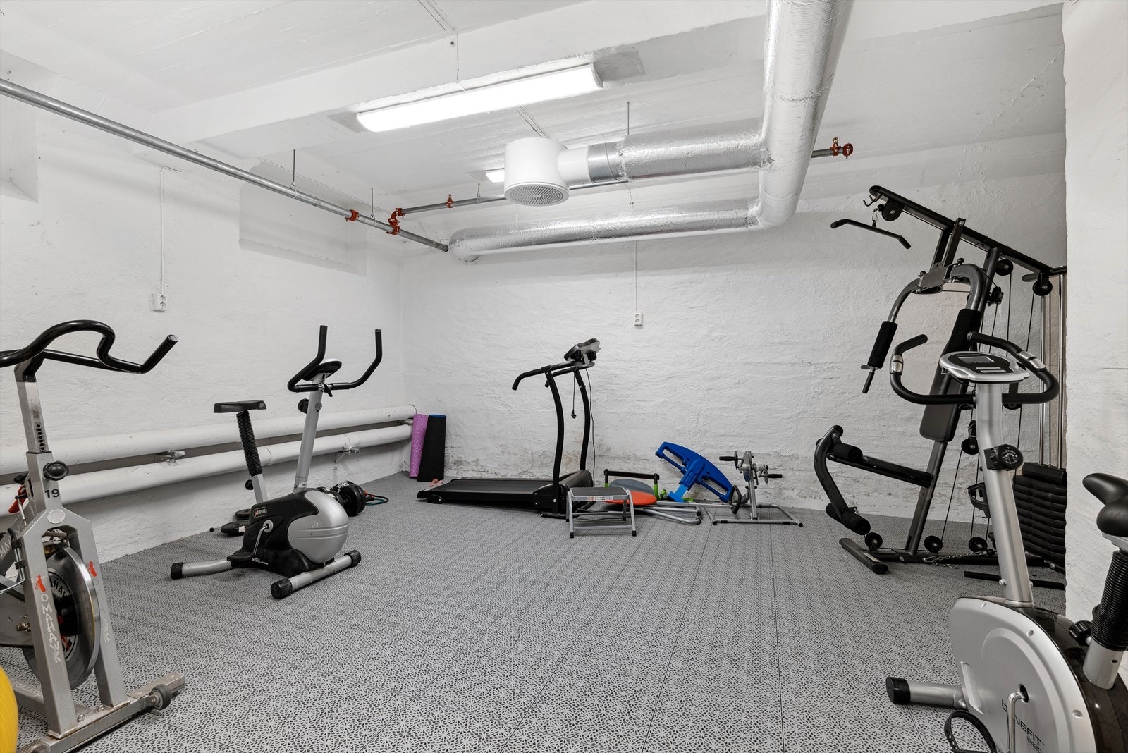 Sameiere har fri tilgang til trimrom, felles verksted/arbeidsrom og felles sykkelparkering. Galleribilde