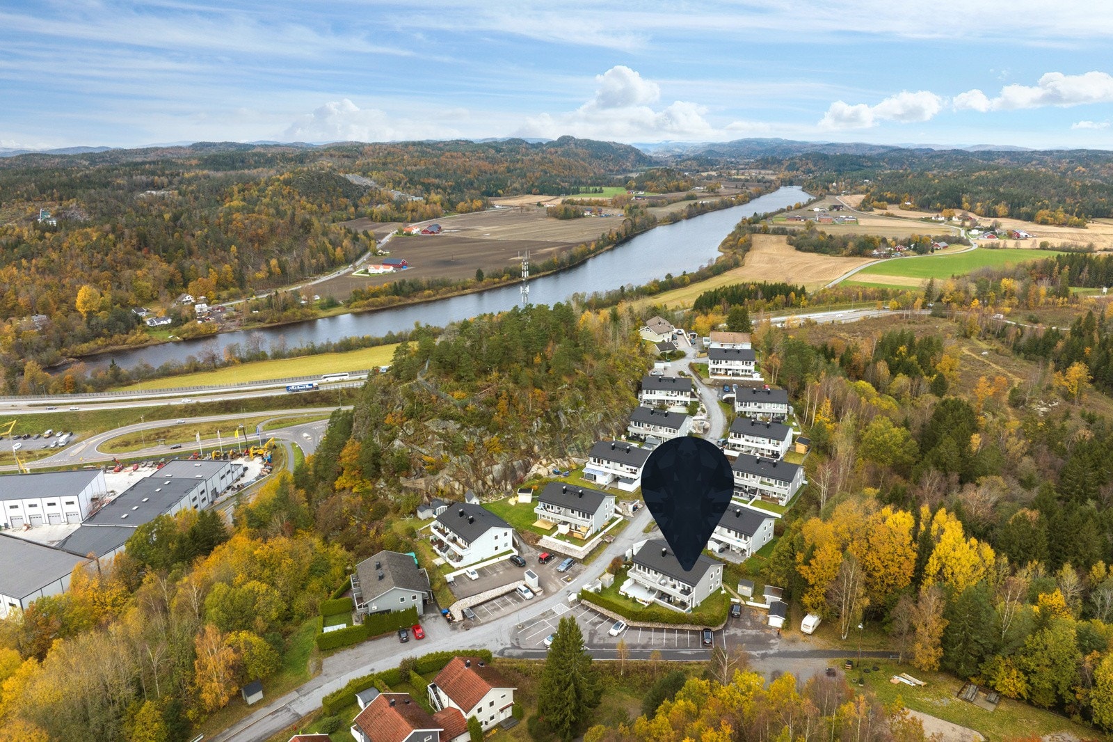 Fra eiendommen er det kort vei til mye. Galleribilde