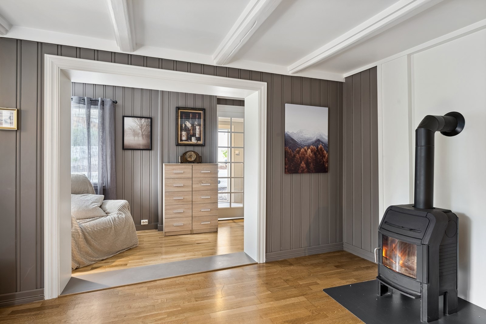 Overflatene i stuen er av nyere dato Galleribilde