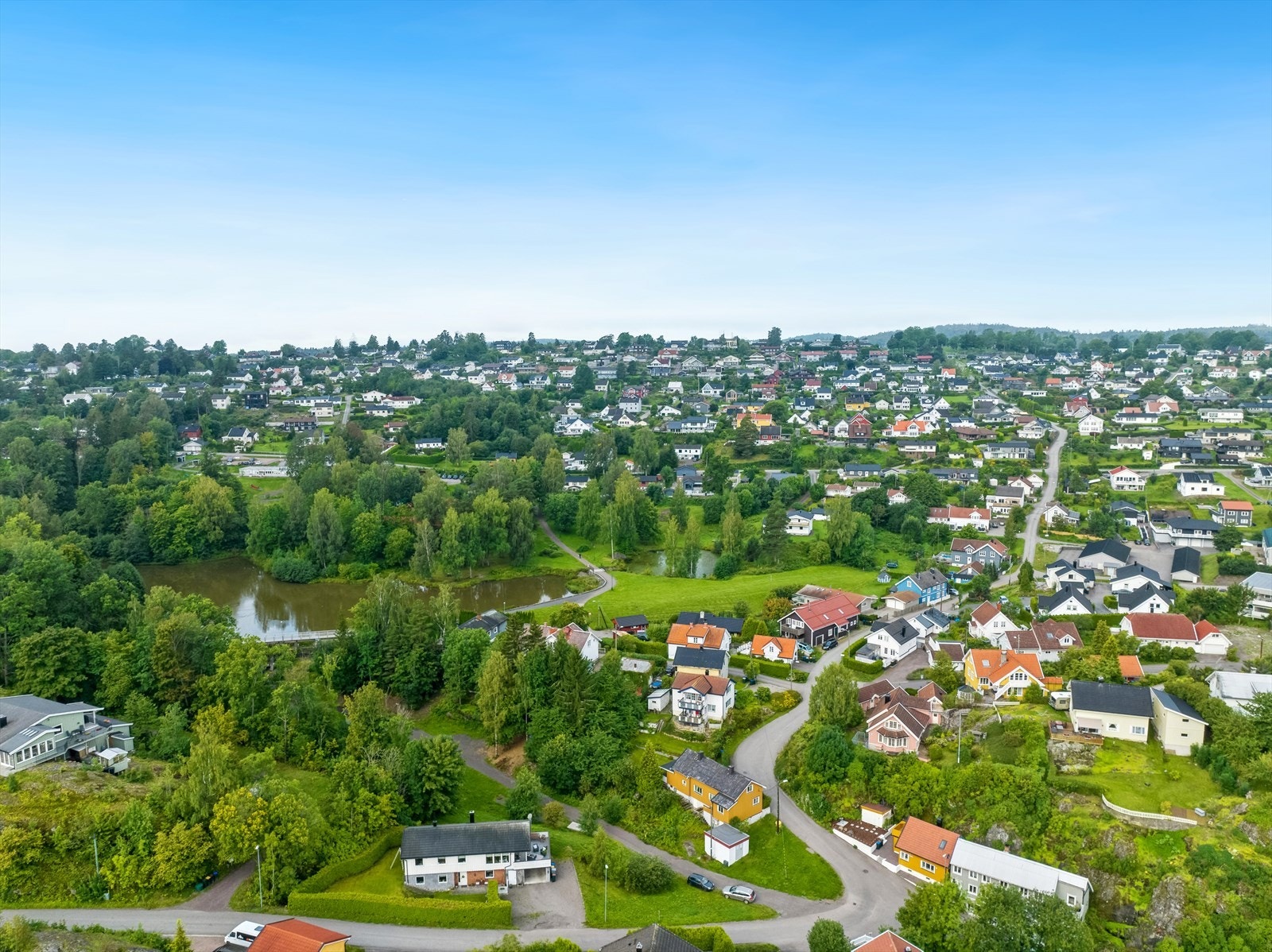Kort vei til Bassengparken og Fjellheisen Galleribilde