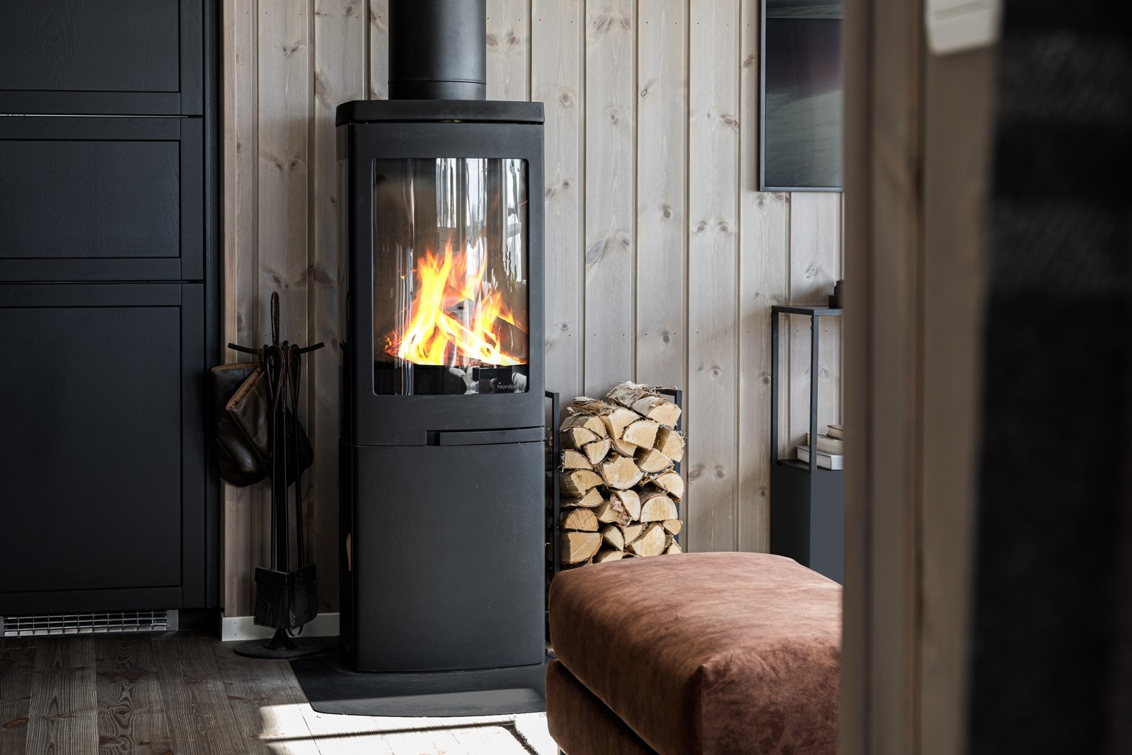 Det leveres peis som gir rikelig med varme og hygge. Galleribilde