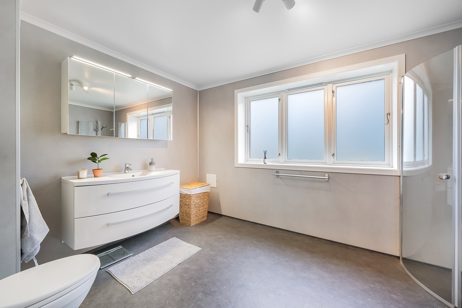 Bad/wc 1. etg. - renovert 22/23. Galleribilde