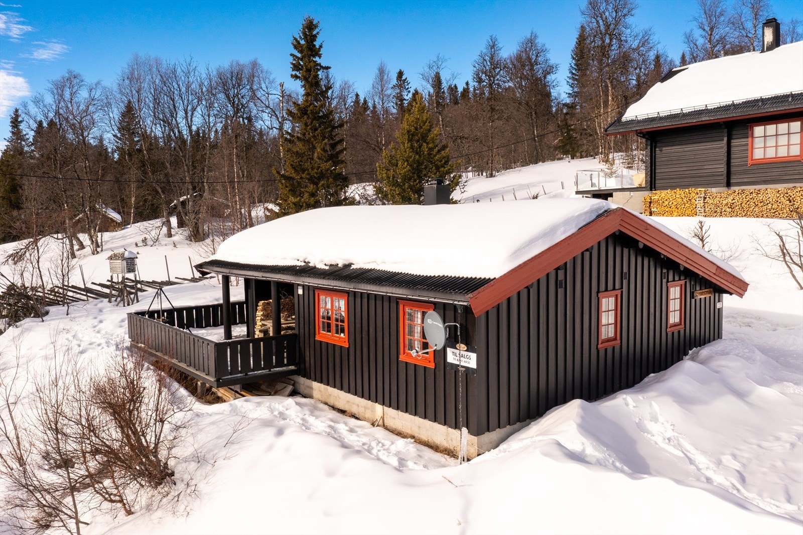 Hytte med fin beliggenhet, like ved Skjerdingen Høyfjellshotell. Galleribilde