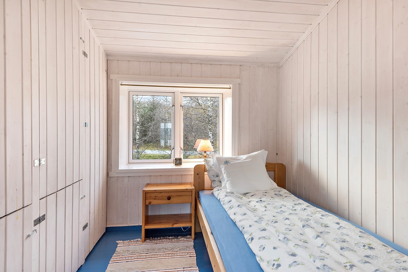 Rommene er alle romslig med plass til seng, nattbord og garderobeløsning. Galleribilde