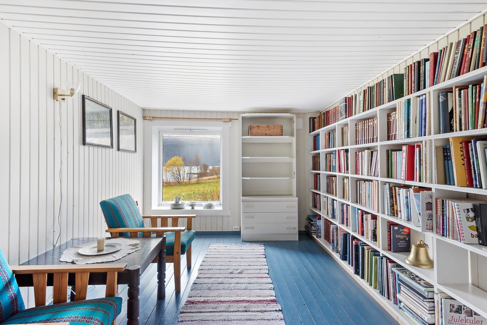 Innredet rom i fjøset. Galleribilde