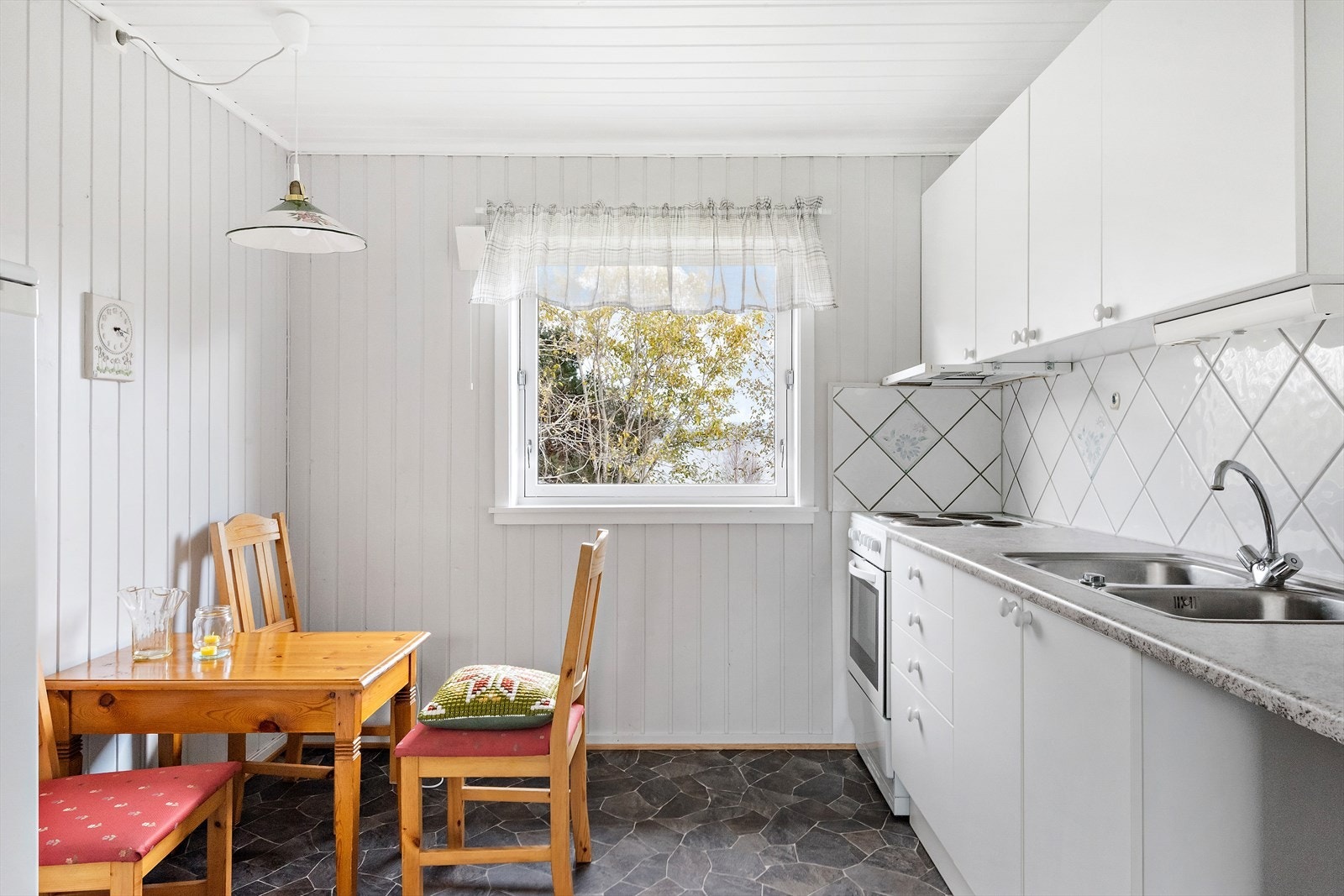 Dette er kjøkkenet i "Alfredstua" - en kårbolig satt opp i 1951. Galleribilde