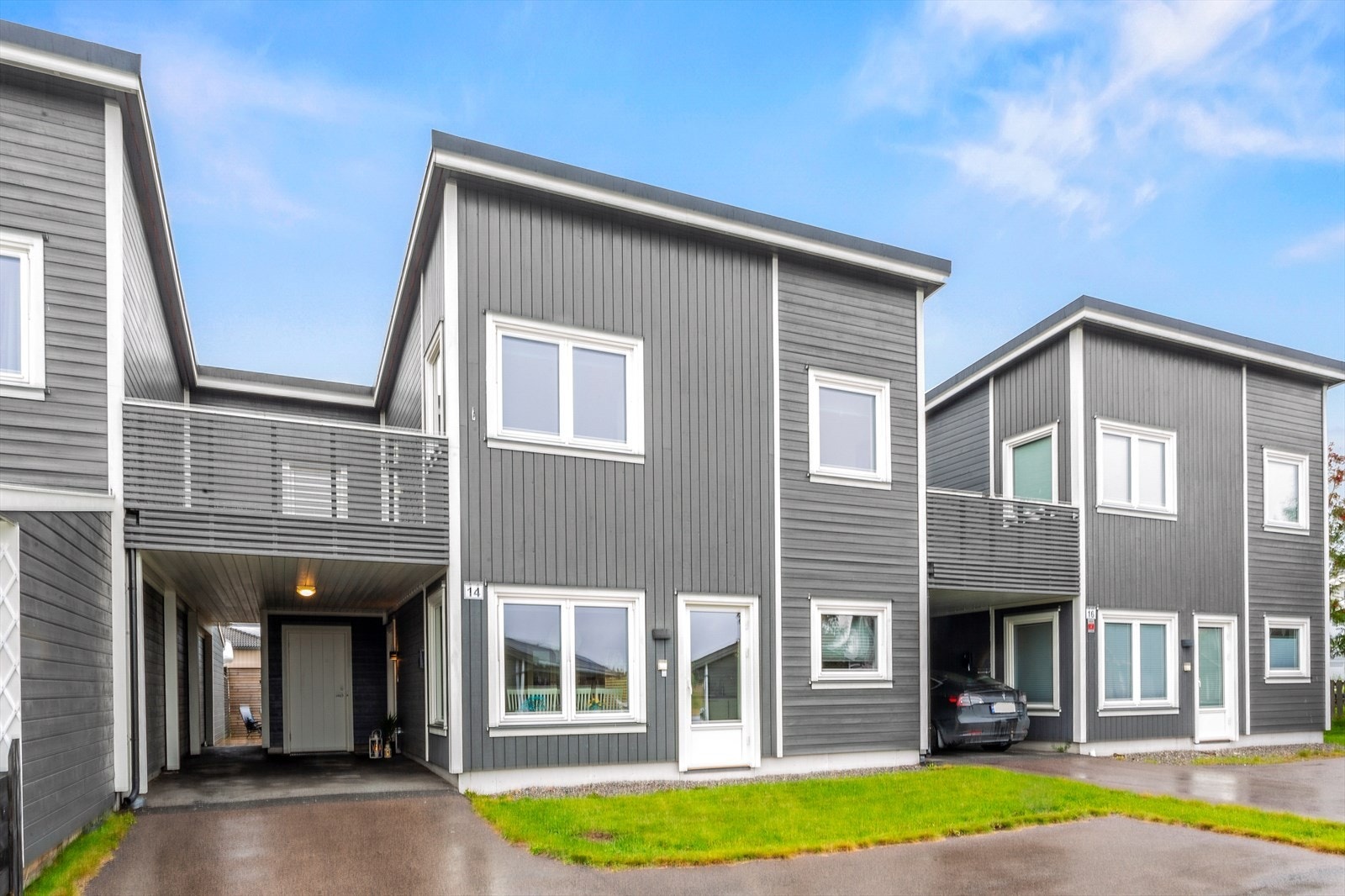 Eiendommen ligger i et veletablert og barnevennlig boligområde på Maura i Nannestad kommune. Galleribilde