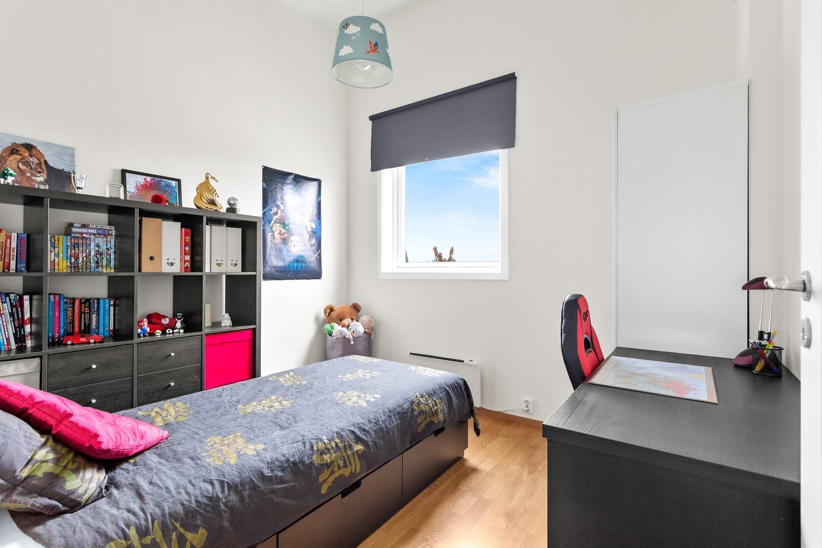 To av soverommene har takhøyde opp til 3,42 meter. Galleribilde