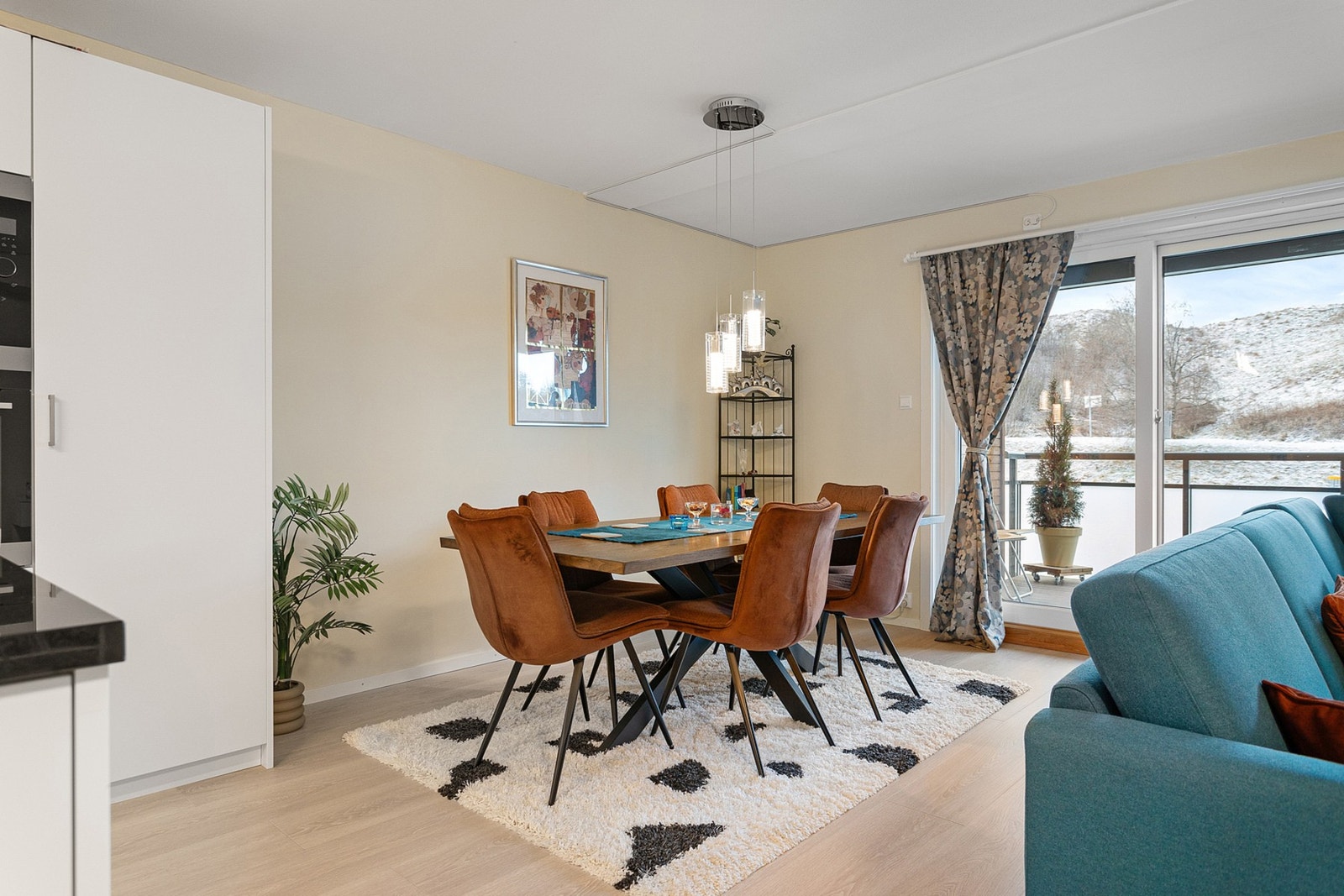 Rommet oppleves som lyst og romslig. Galleribilde