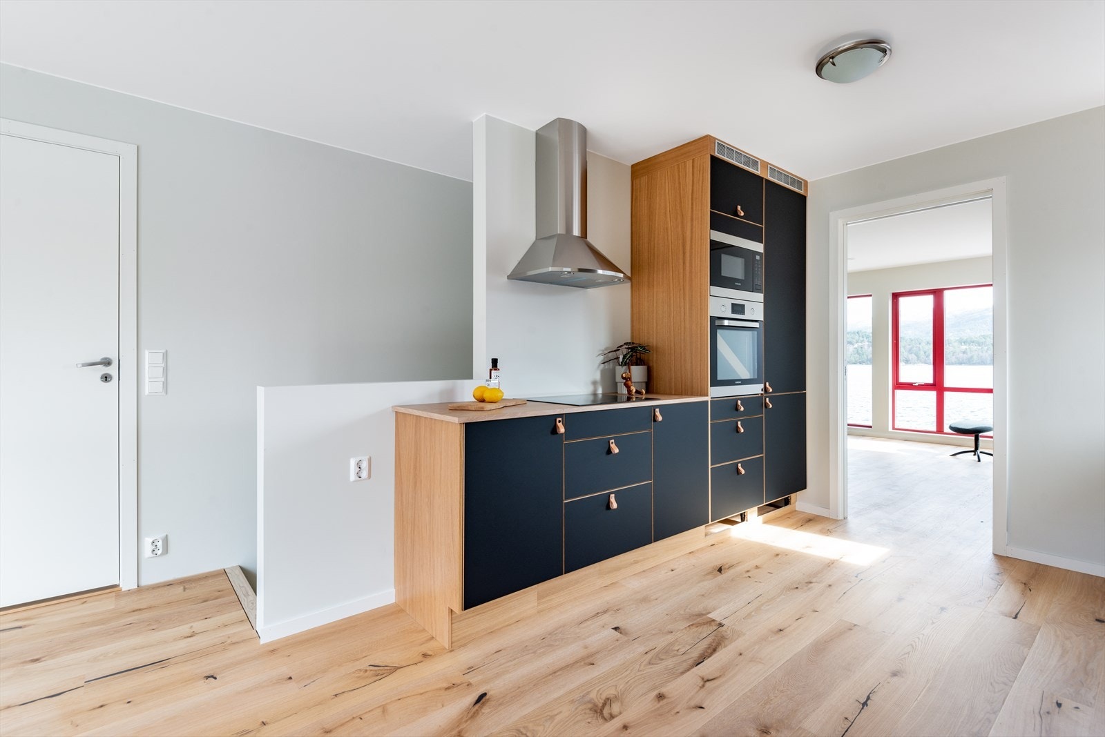 Bilete frå Strandhus 2, det er eit anna kjøkken i Strandhus 4. Bilete er med for å vise utforming av rommet. Galleribilde