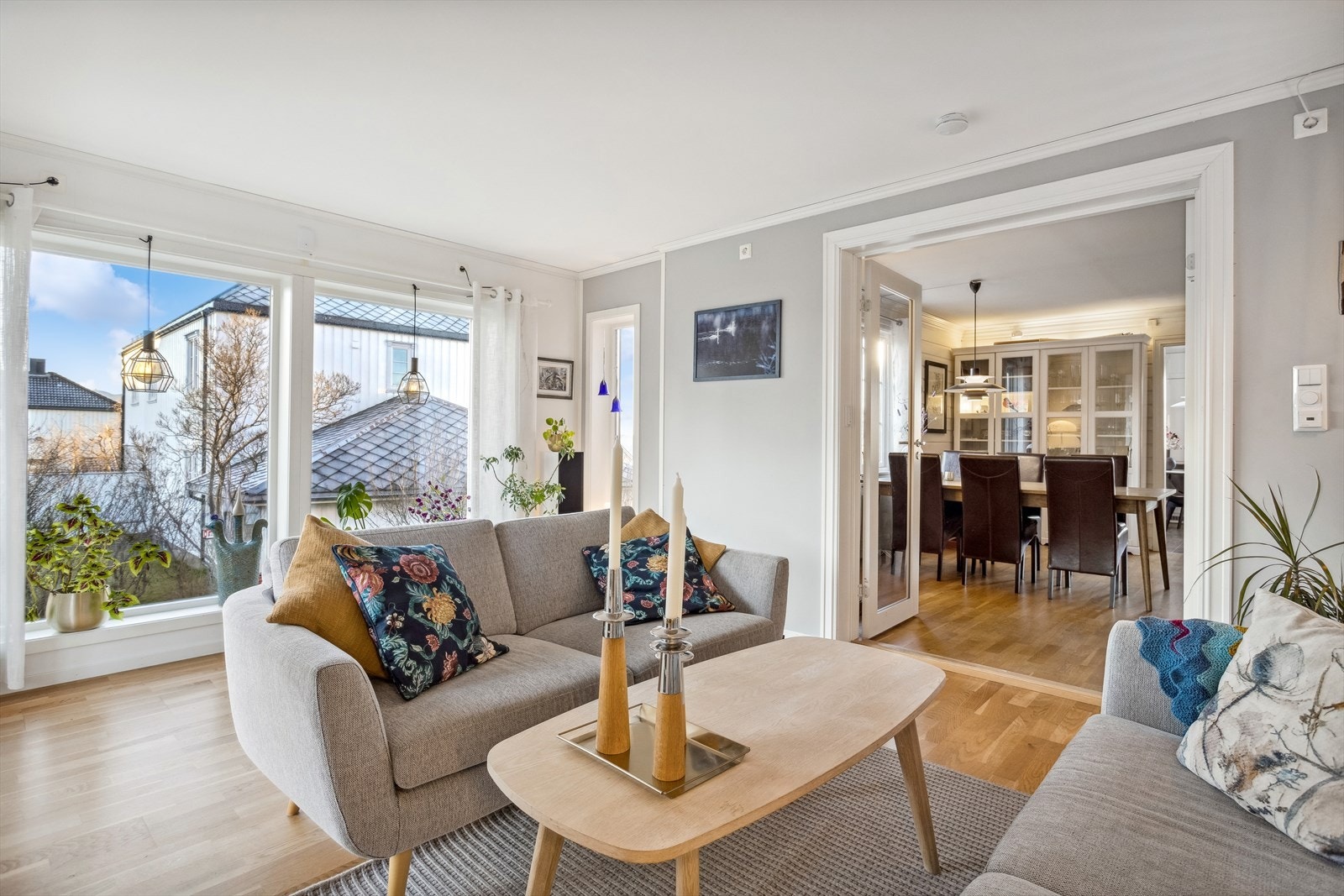 Eiendommen bærer preg av en gjennomgående god standard og hyppig vedlikehold og oppussing. Galleribilde