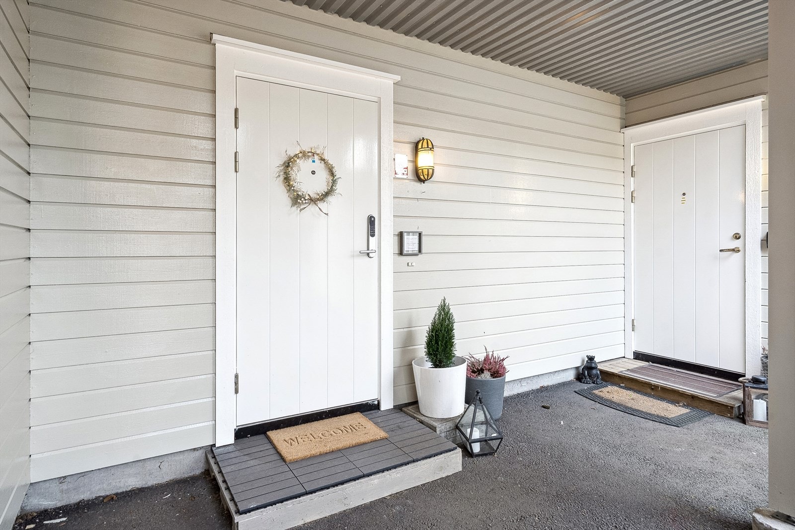 Inngangspartiet er også særs hyggelig, og ligger skjermet og lunt til under overbygg. Galleribilde