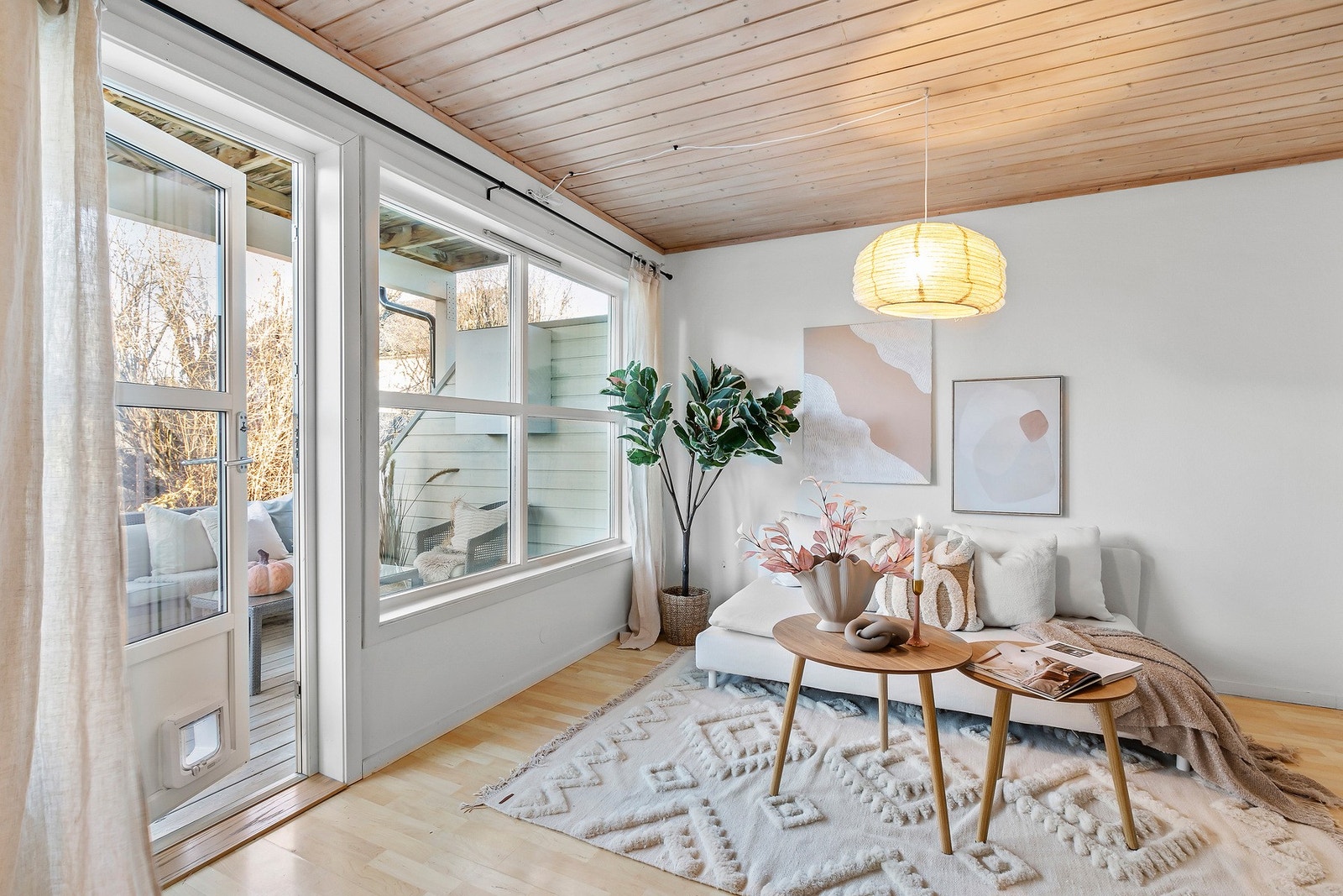 Fra stua har du direkte adkomst til terrassen. Galleribilde