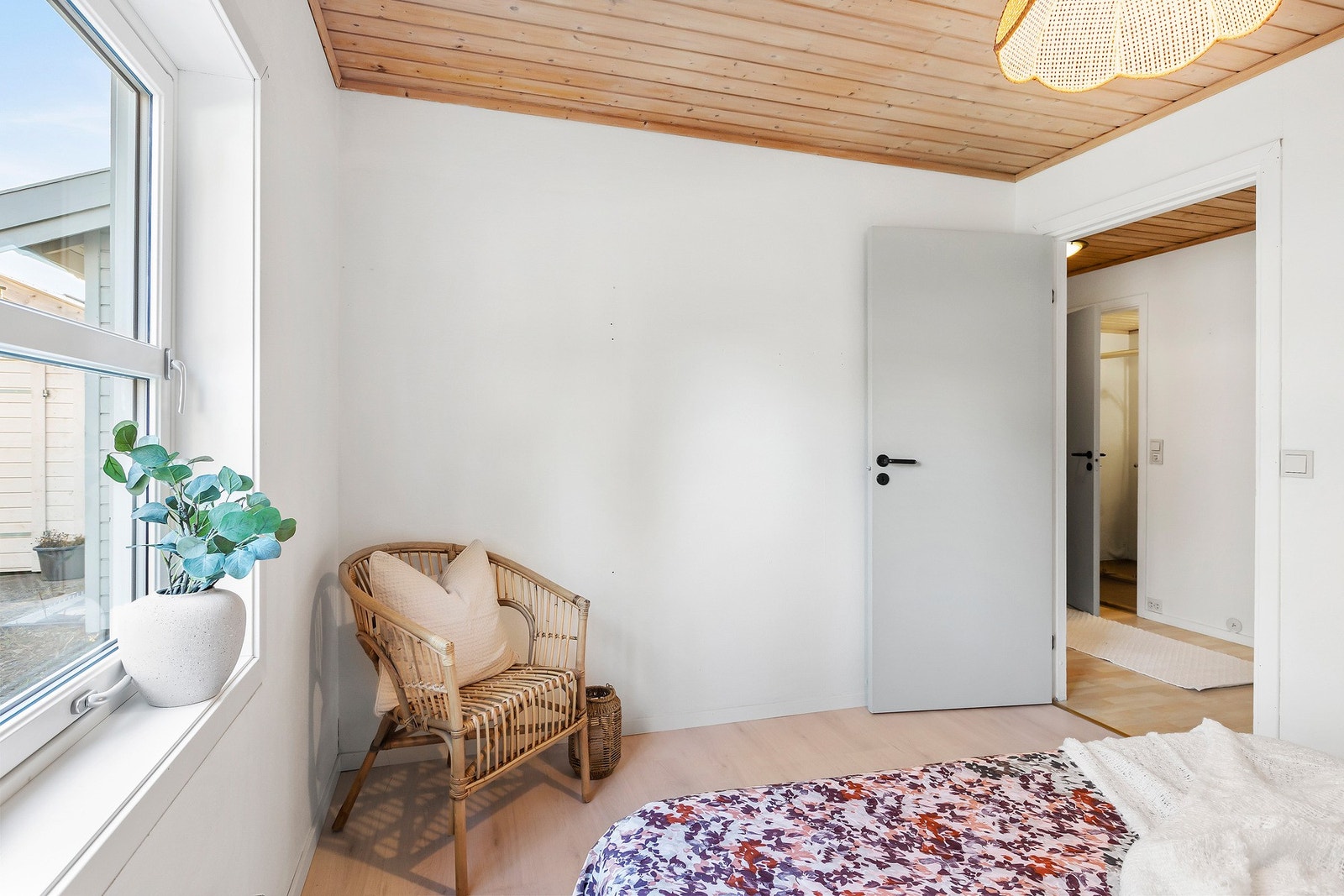 Her har man plass til dobbeltseng, samt kommoder og garderobeskap. Galleribilde