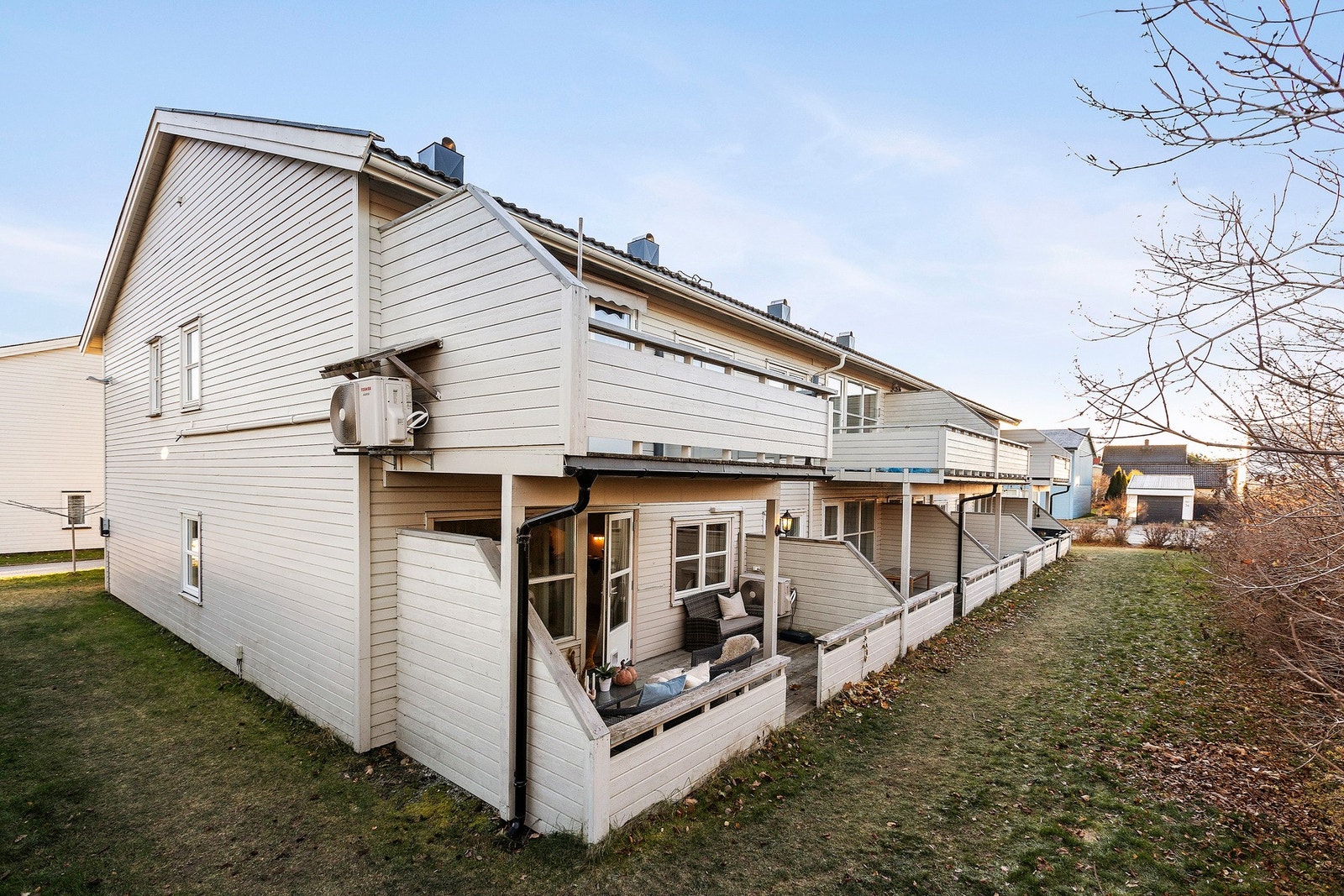 Lun og skjermet balkong med adkomst til fellesareal. Galleribilde