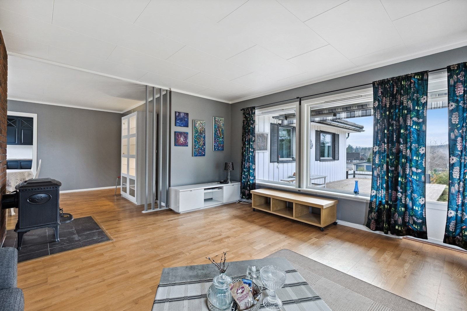 Fra stuen er det utgang til terrassen. Galleribilde