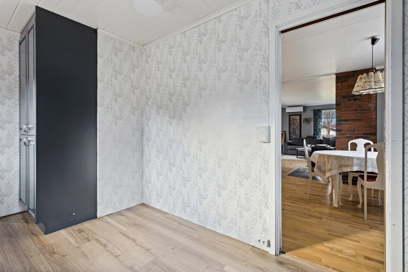 Det er også plass til et spisebord på kjøkkenet. Galleribilde